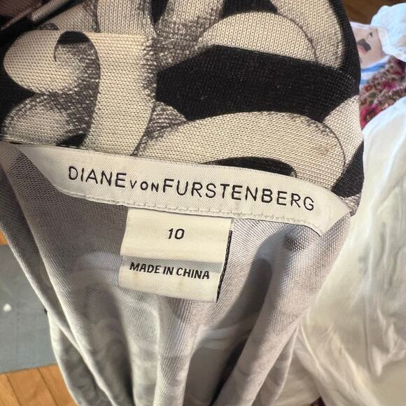 DVF New Jeanne Two Wrap Chain Jersey Silk Long Sleeve Dress Sz 10 - Picture 9 of 10